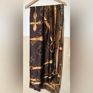 Elegant Brown and Tan Scarf